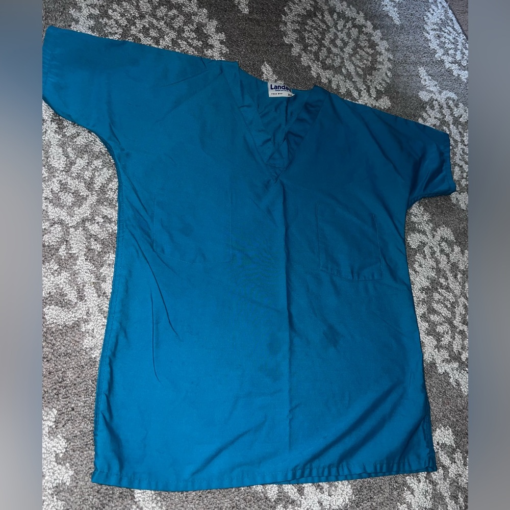 ⭐️Landau, bluish green scrub top, size Xs⭐️Used Condition⭐️